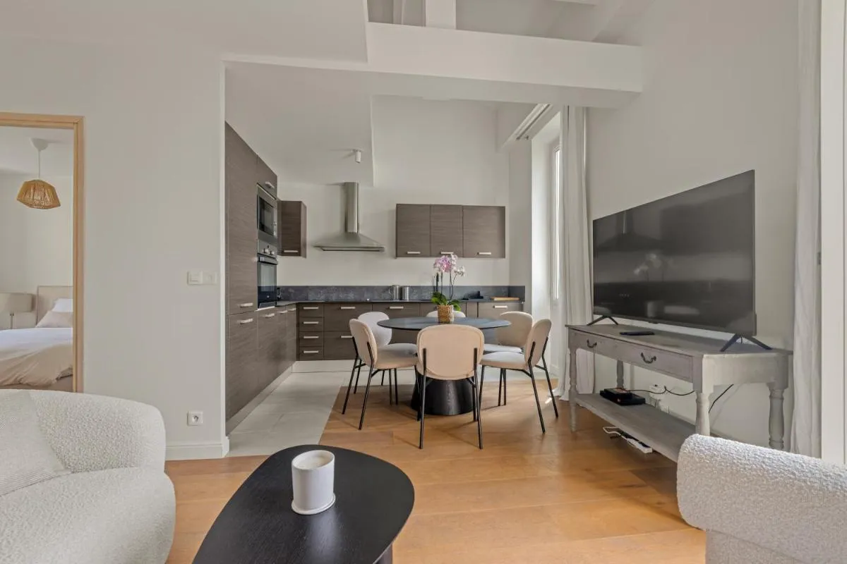 Image 2 of LB Vacation Rentals I Beautiful, Renovated Duplex with Swimming Pool