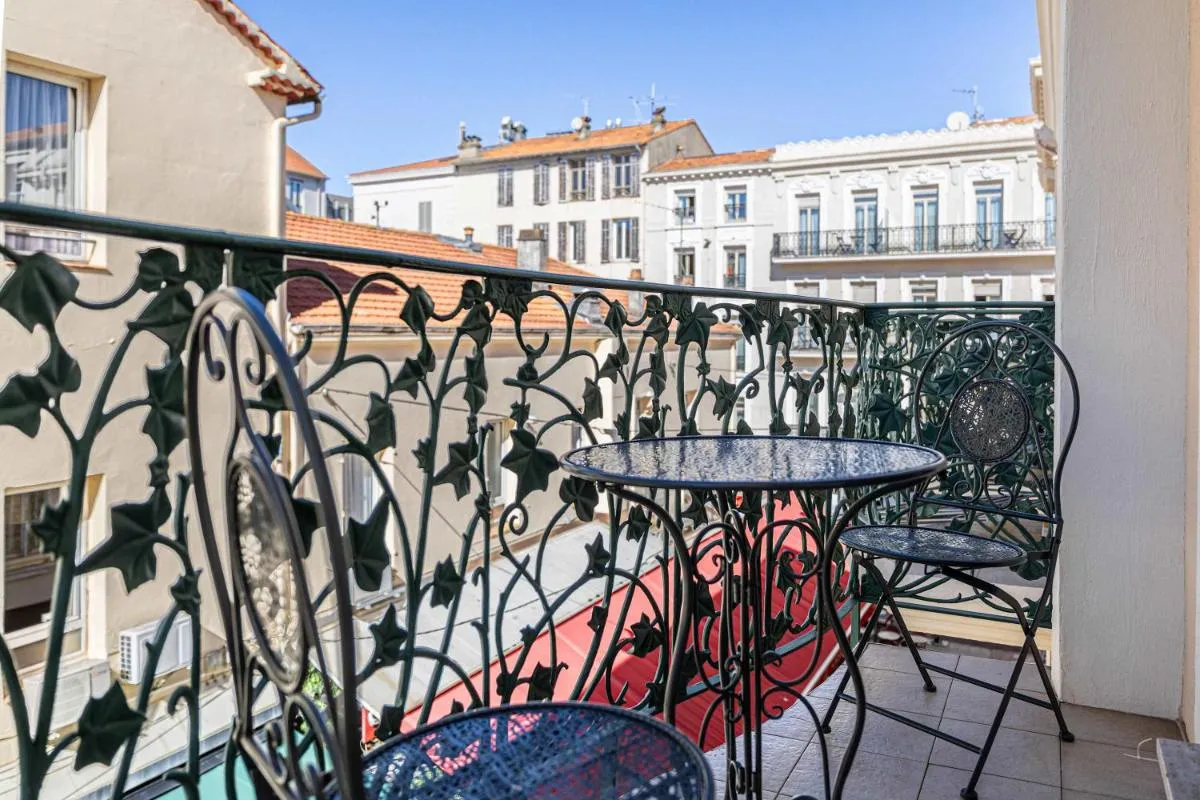 Image 2 of LE CASANOVA avec balcon au cœur du centre-ville