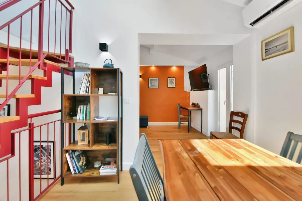 Image 2 of LE CHARMANT sublime Maison de Ville dans le Suquet au calme