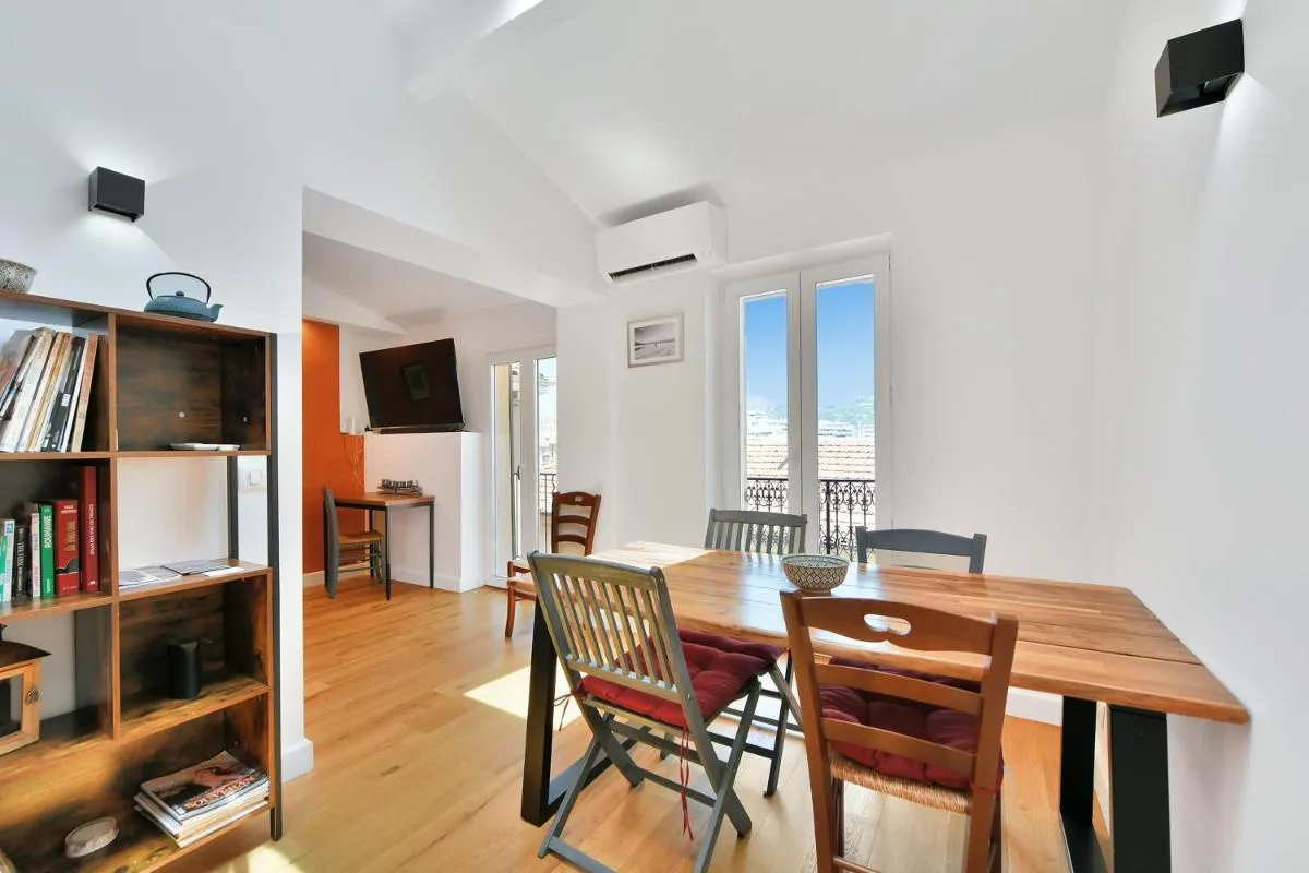 Image 1 of LE CHARMANT sublime Maison de Ville dans le Suquet au calme