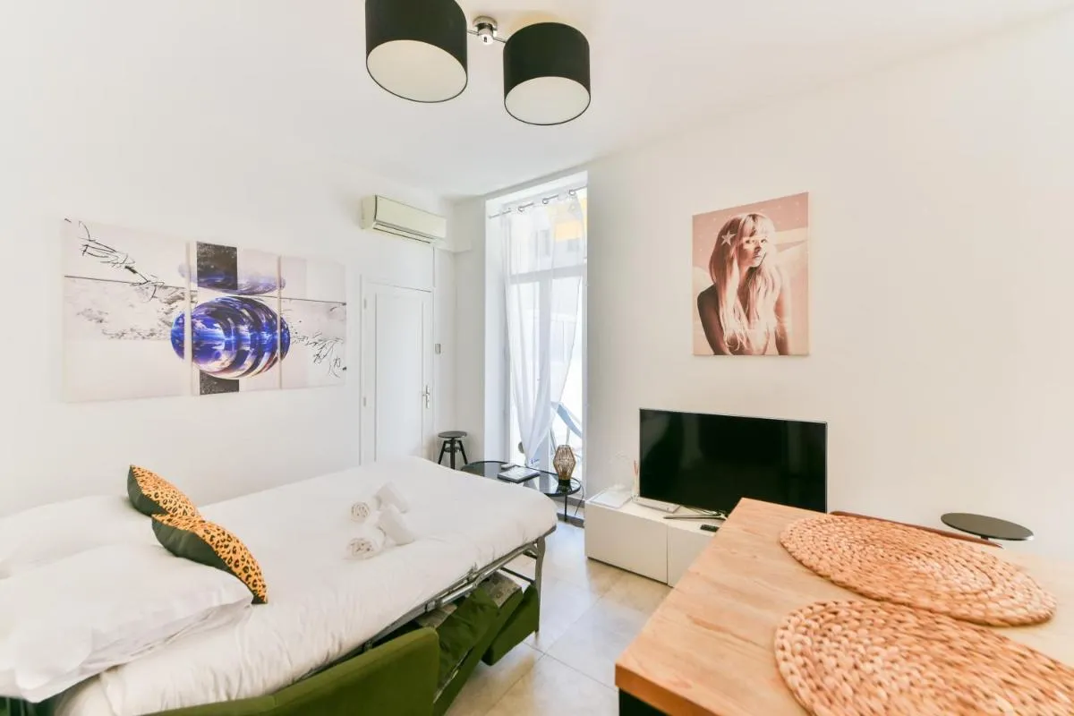 Image 1 of LE CONCORDIA Studio mignon avec une grande et belle terrasse, en plein cœur du centre-ville