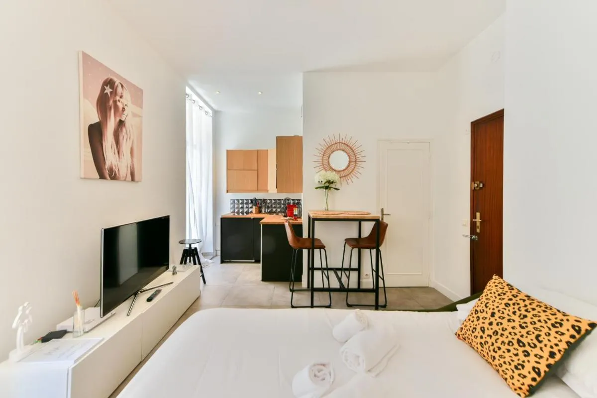 Image 4 of LE CONCORDIA Studio mignon avec une grande et belle terrasse, en plein cœur du centre-ville