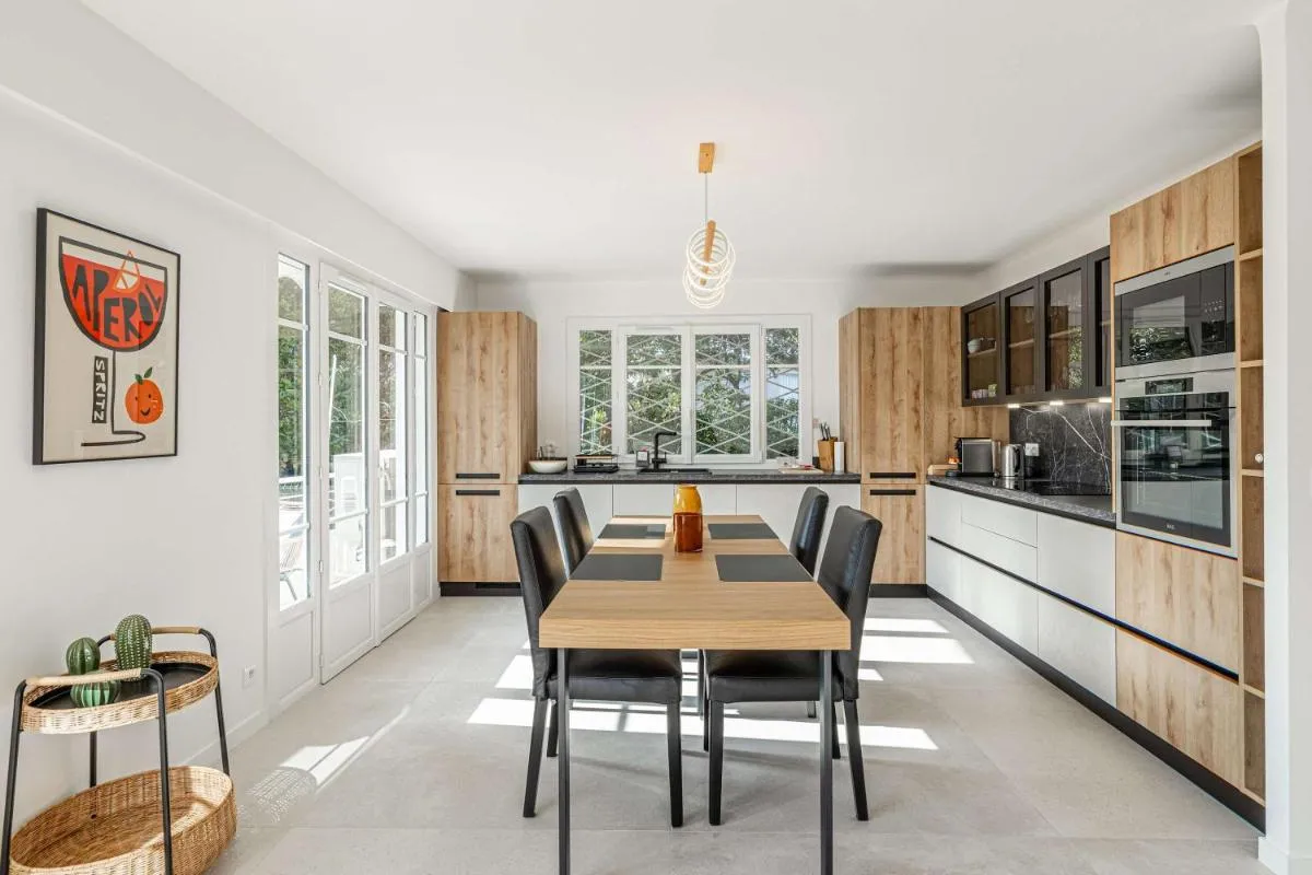 Image 3 of LE GRAND BOIS élégant et chaleureux avec balcon, au calme et à deux pas du centre-ville