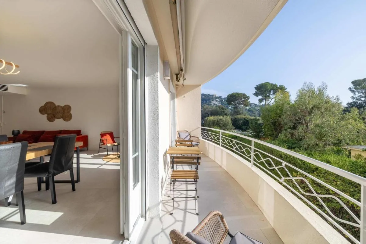 Image 5 of LE GRAND BOIS élégant et chaleureux avec balcon, au calme et à deux pas du centre-ville