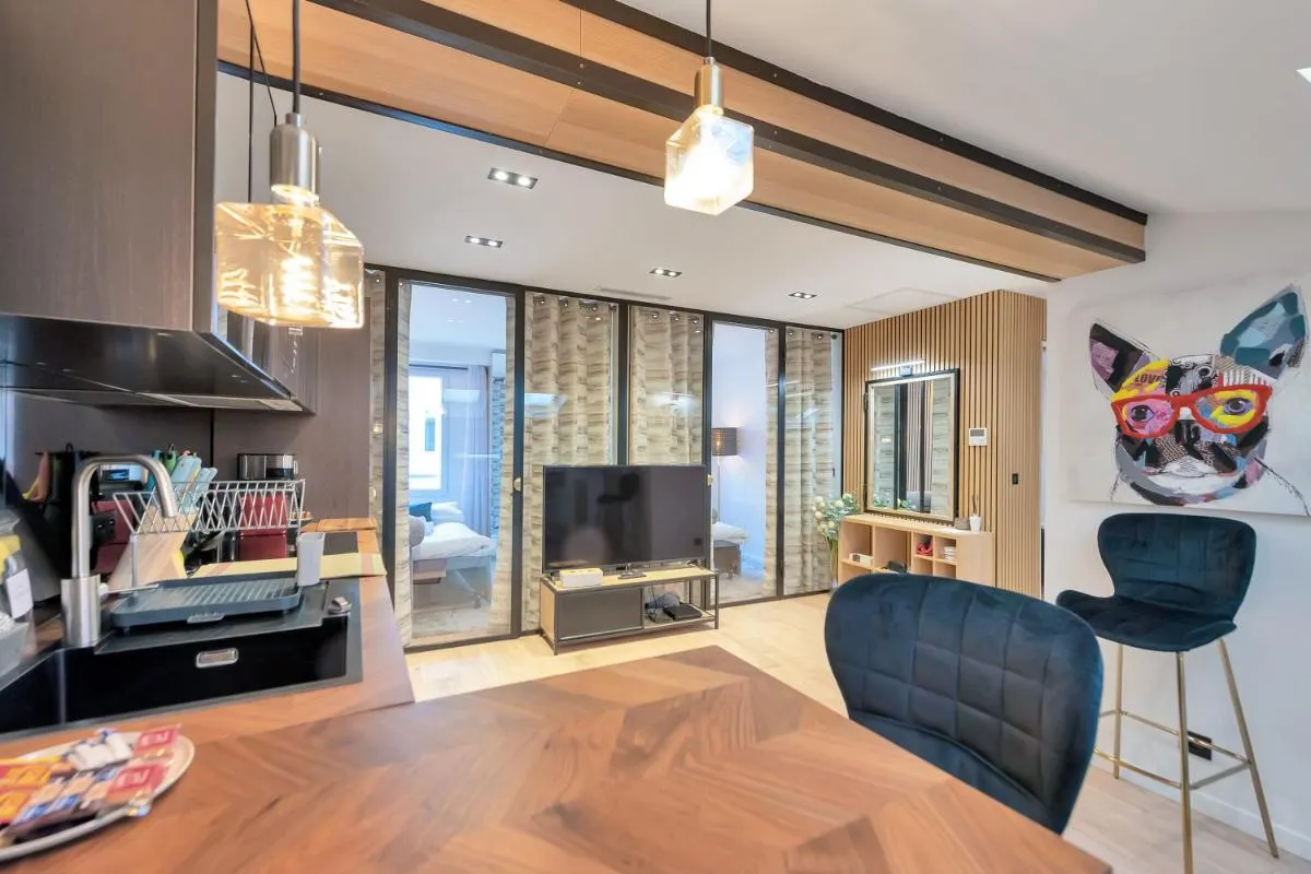 Image 2 of LE NAPOLEON chic et moderne, l’endroit parfait au cœur de la Banane