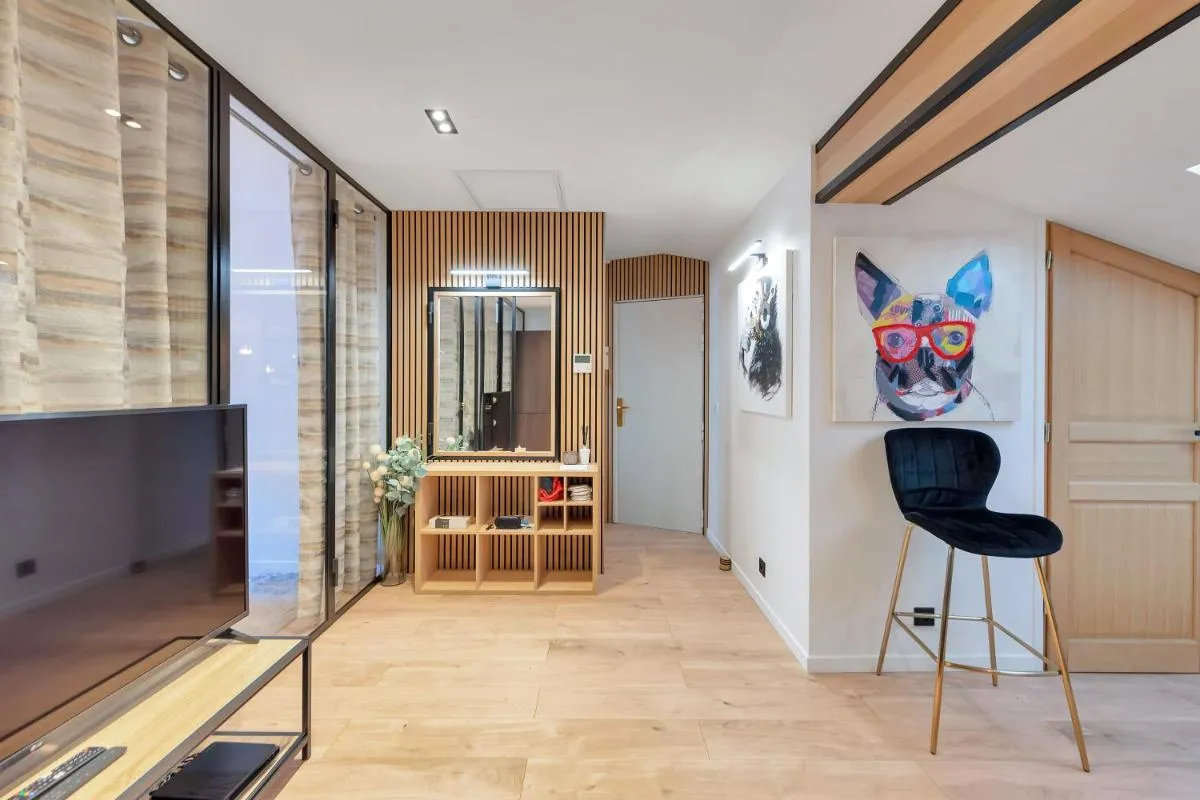 Image 3 of LE NAPOLEON chic et moderne, l’endroit parfait au cœur de la Banane