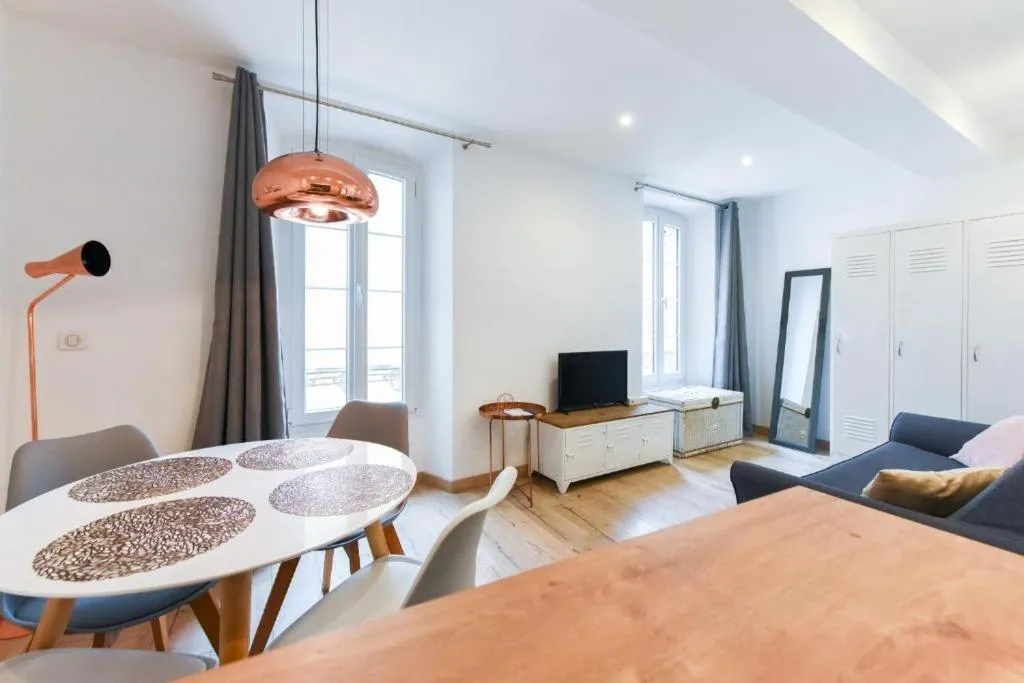 Image 5 of LE NID DU SUQUET une escapade idéale pour couples, près commerces, Palais et plages