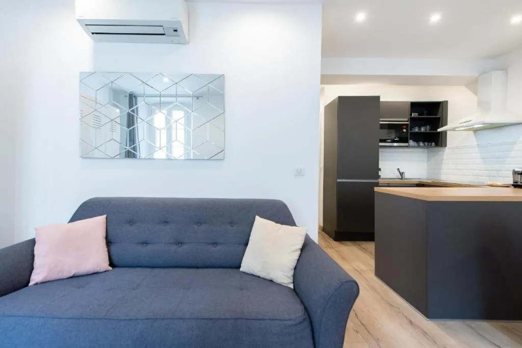 Image 3 of LE NID DU SUQUET une escapade idéale pour couples, près commerces, Palais et plages