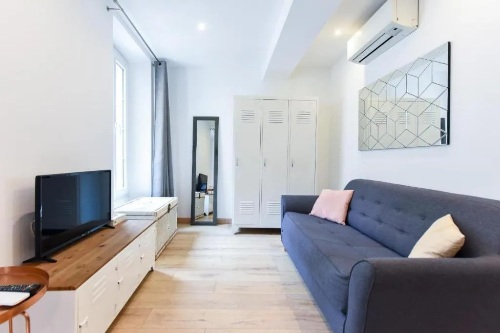 Image 1 of LE NID DU SUQUET une escapade idéale pour couples, près commerces, Palais et plages