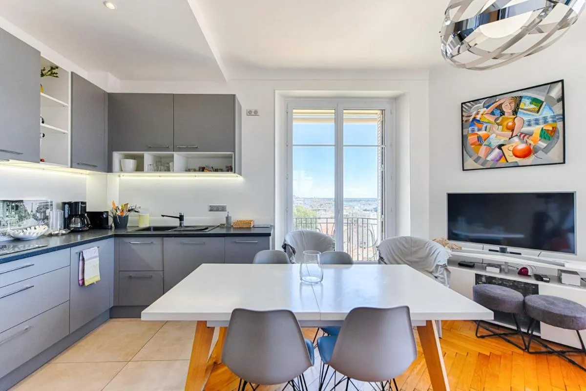 Image 2 of LE SINATRA splendide vue mer panoramique et balcon, idéal pour des séjours de loisirs ou business