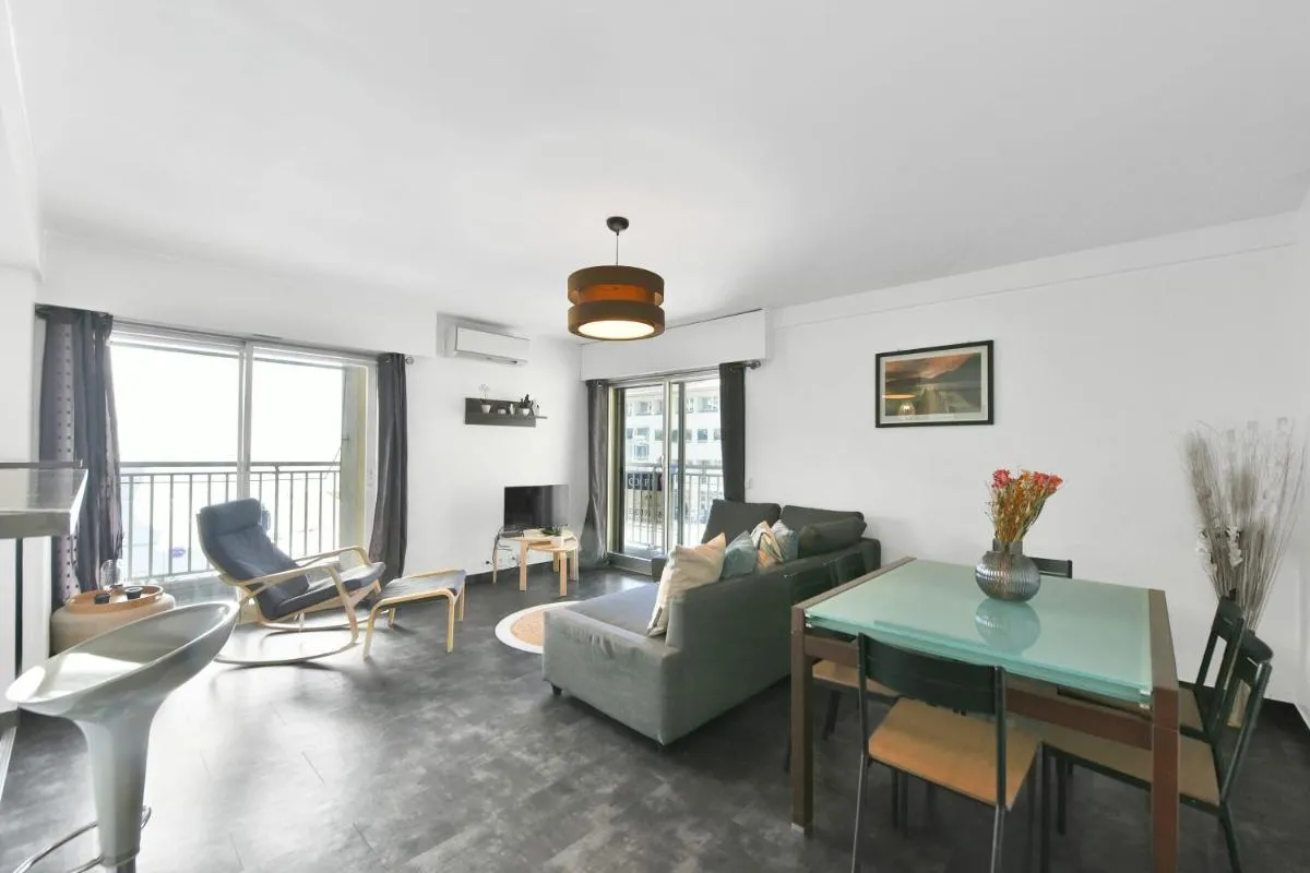 Image 5 of LE VERSAILLES plaisir et confort en centre-ville, pour séjours en famille ou business