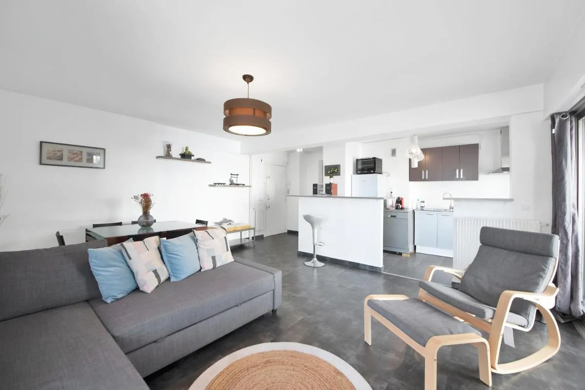 Image 3 of LE VERSAILLES plaisir et confort en centre-ville, pour séjours en famille ou business