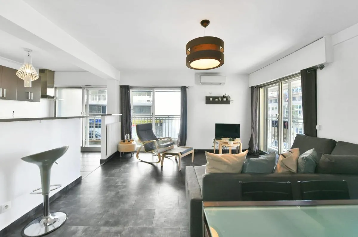 Image 4 of LE VERSAILLES plaisir et confort en centre-ville, pour séjours en famille ou business