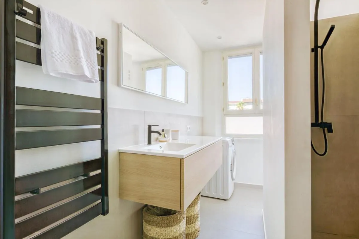 Image 3 of LE VOILIER avec terrasse panoramique vue mer et port, proche du Palais, Croisette et plages