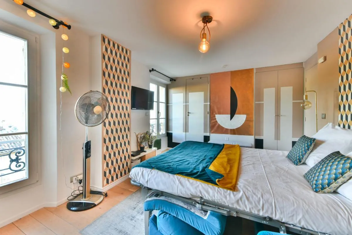 Image 2 of L’ILLUSIONISTE studio dans le Suquet avec aperçu mer