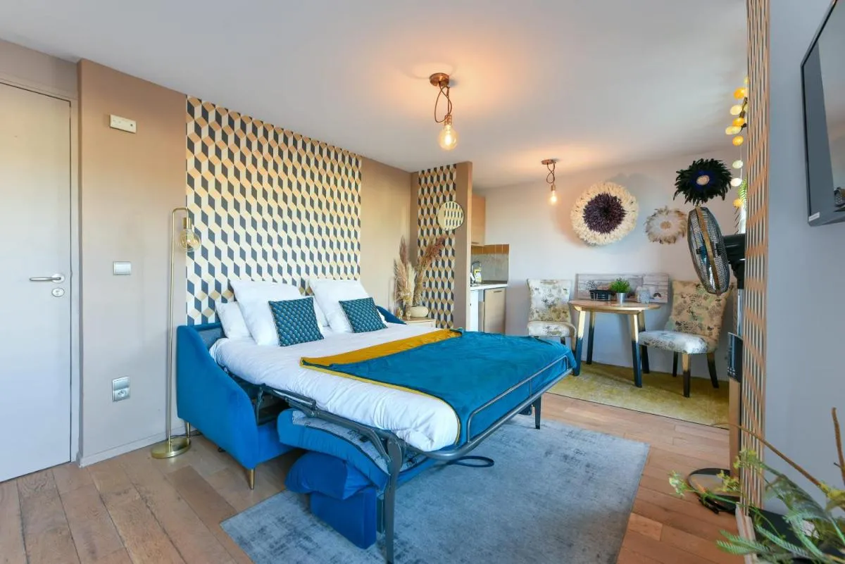 Image 6 of L’ILLUSIONISTE studio dans le Suquet avec aperçu mer