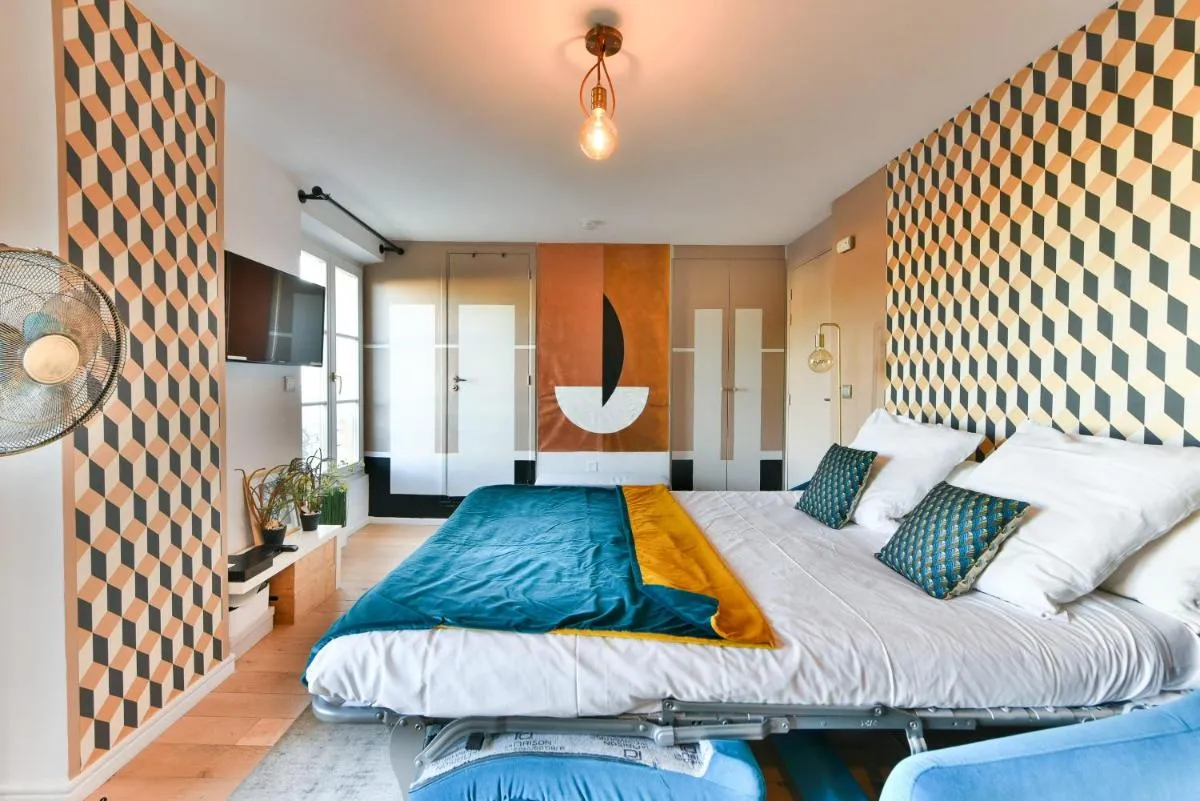 Image 3 of L’ILLUSIONISTE studio dans le Suquet avec aperçu mer