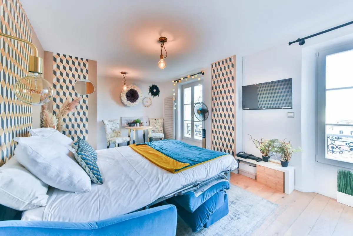 Image 4 of L’ILLUSIONISTE studio dans le Suquet avec aperçu mer