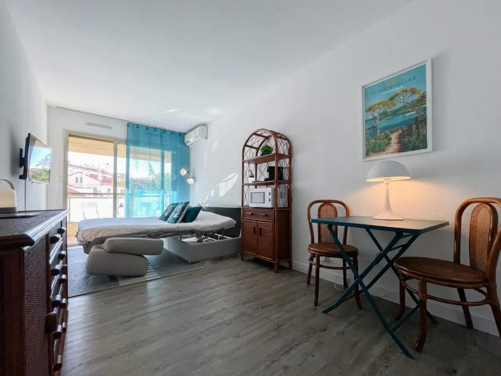 Image 5 of L’ILOT avec balcon, mignon et charmant, un havre de paix au cœur du centre-ville