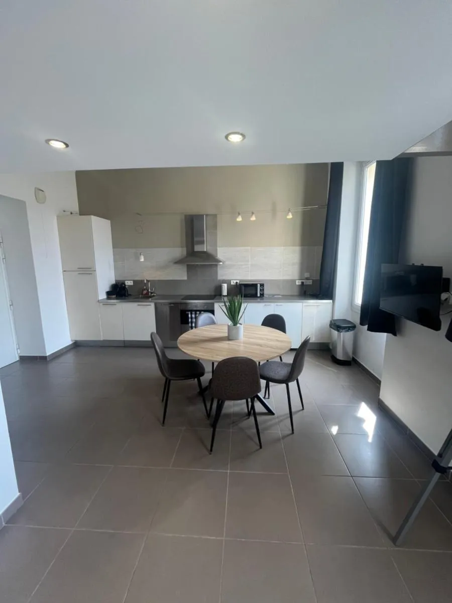 Image 4 of LOFT CANNES Chaleureux – Climatisation – wifi – 650 m du Palais des festivals, plage