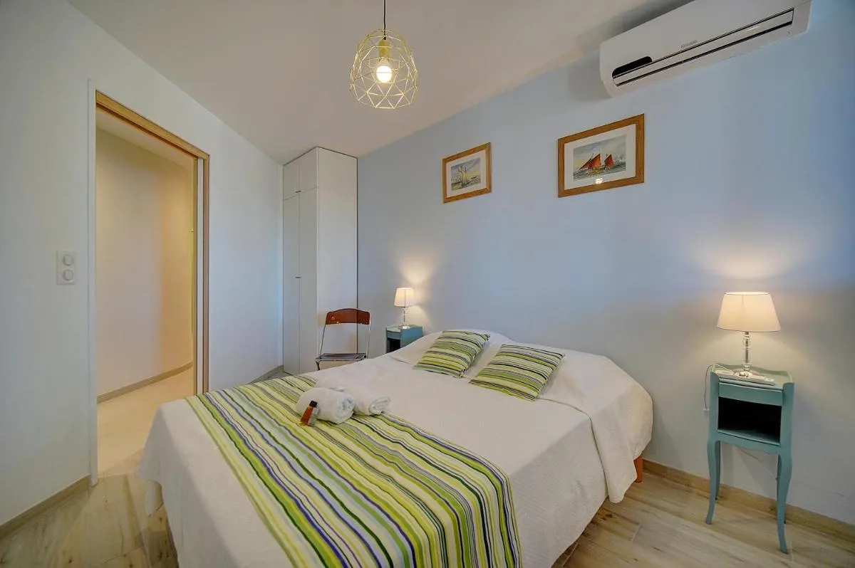 Image 1 of LUMINEUX 3 PIECES RENOVE FACE AU PORT l! A2B218