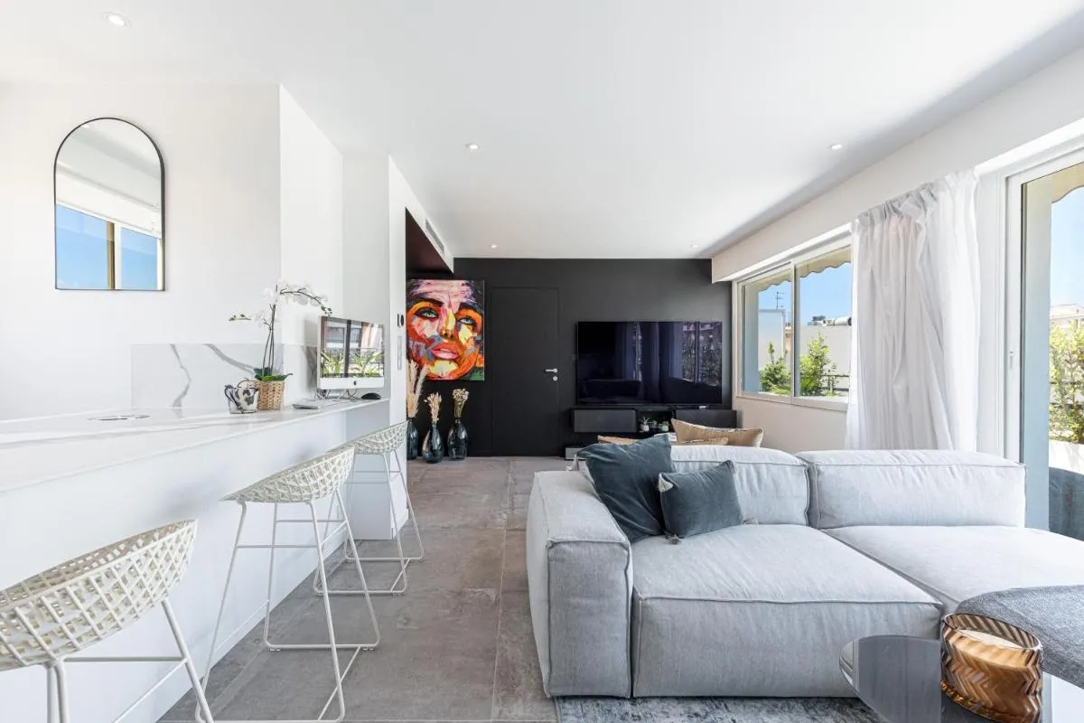 Image 4 of LUXURIOUS PENTHOUSE ROOFTOP MARTINEZ CROISETTE