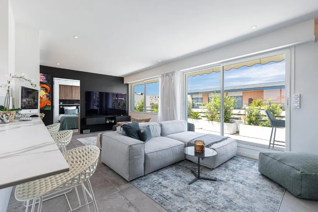 Image of LUXURIOUS PENTHOUSE ROOFTOP MARTINEZ CROISETTE