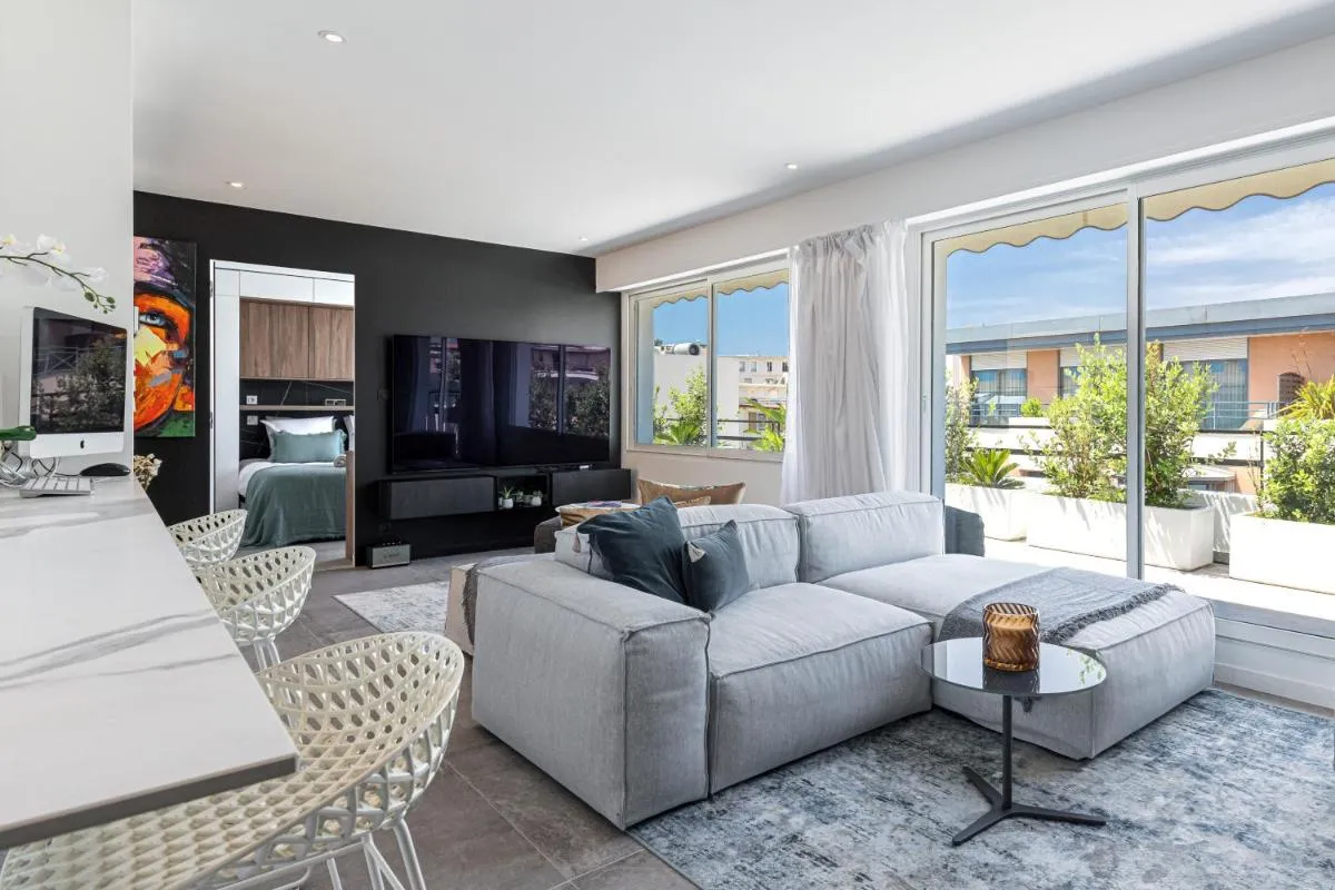 Image 3 of LUXURIOUS PENTHOUSE ROOFTOP MARTINEZ CROISETTE