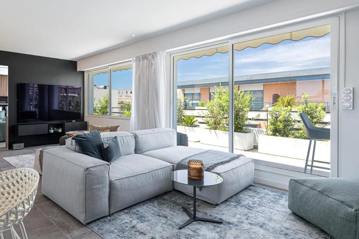 Image 2 of LUXURIOUS PENTHOUSE ROOFTOP MARTINEZ CROISETTE