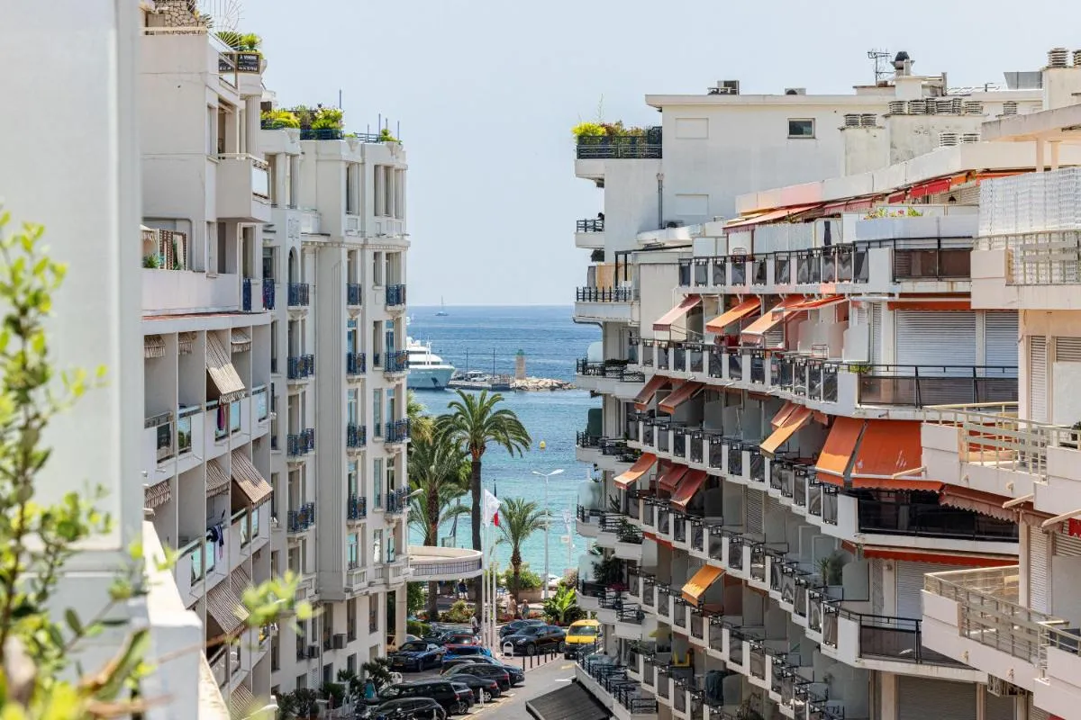 Image 1 of LUXURIOUS PENTHOUSE ROOFTOP MARTINEZ CROISETTE