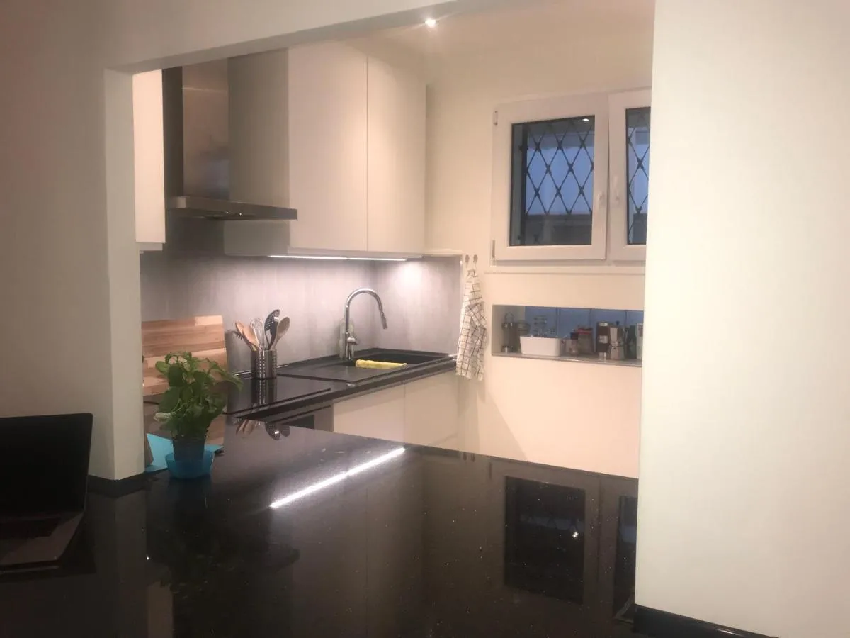 Image 3 of La Rotonde