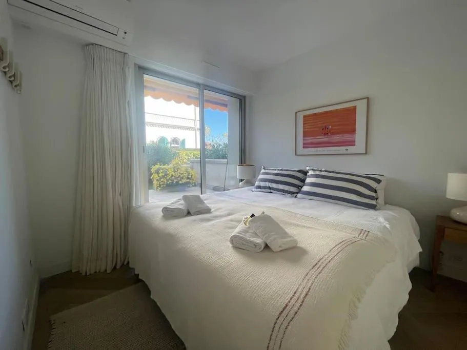 Image 1 of Le Bluebay – Luxurious 2 bedrooms seaview swimming pool carpark