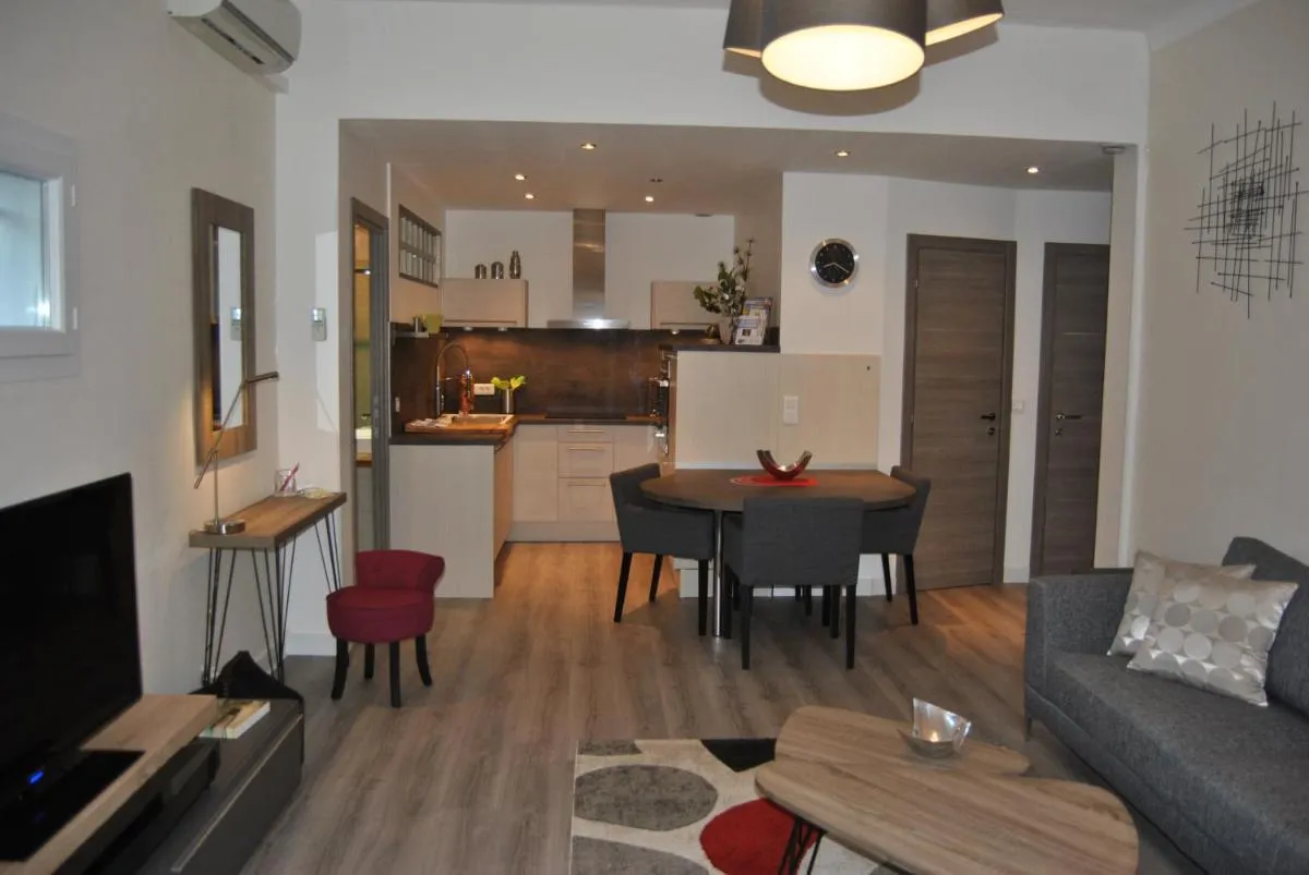 Image 1 of Le Calme au Centre Ville à 10 minutes à pied de la Croisette et des plages