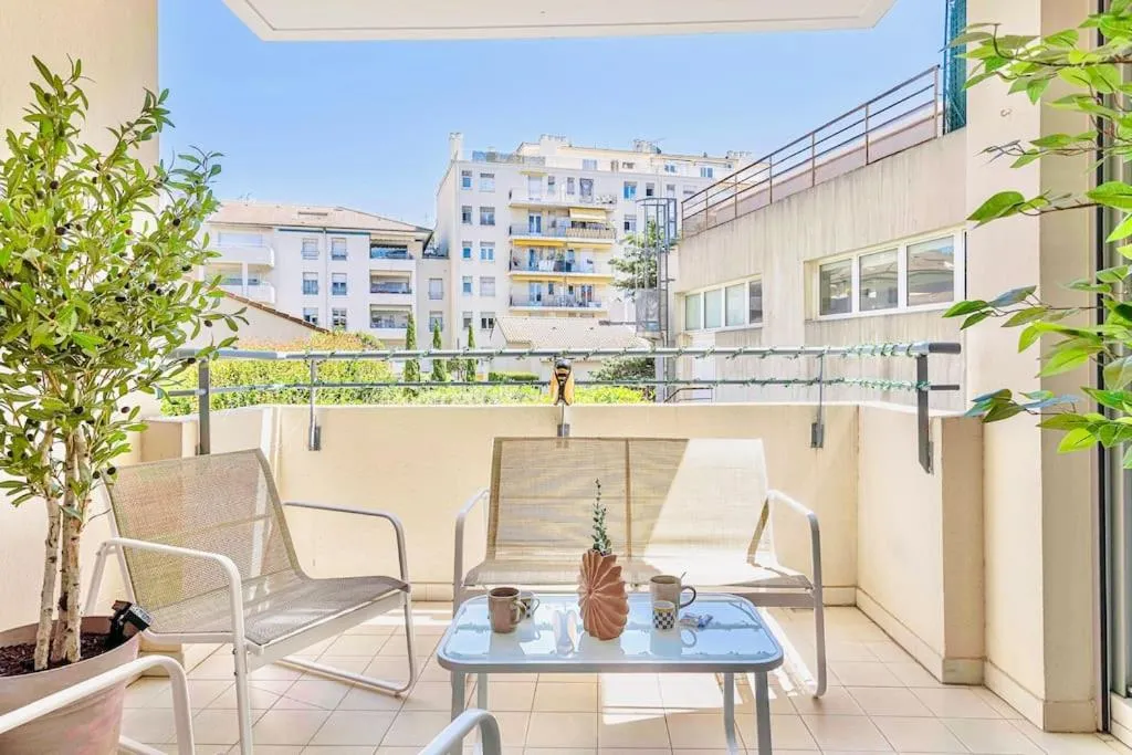 Image 5 of Le Calmette – Logement Confort Centre Cannes