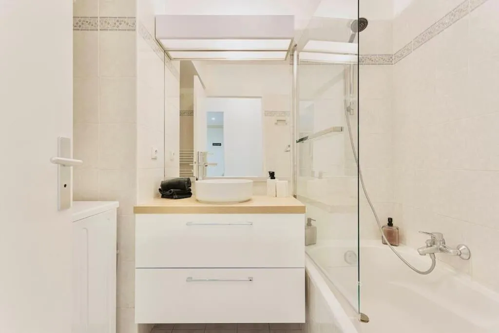 Image 2 of Le Calmette – Logement Confort Centre Cannes