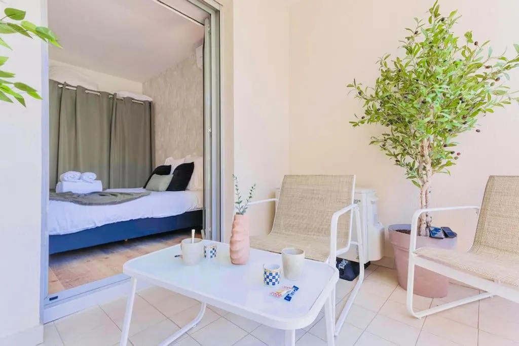 Image 1 of Le Calmette – Logement Confort Centre Cannes