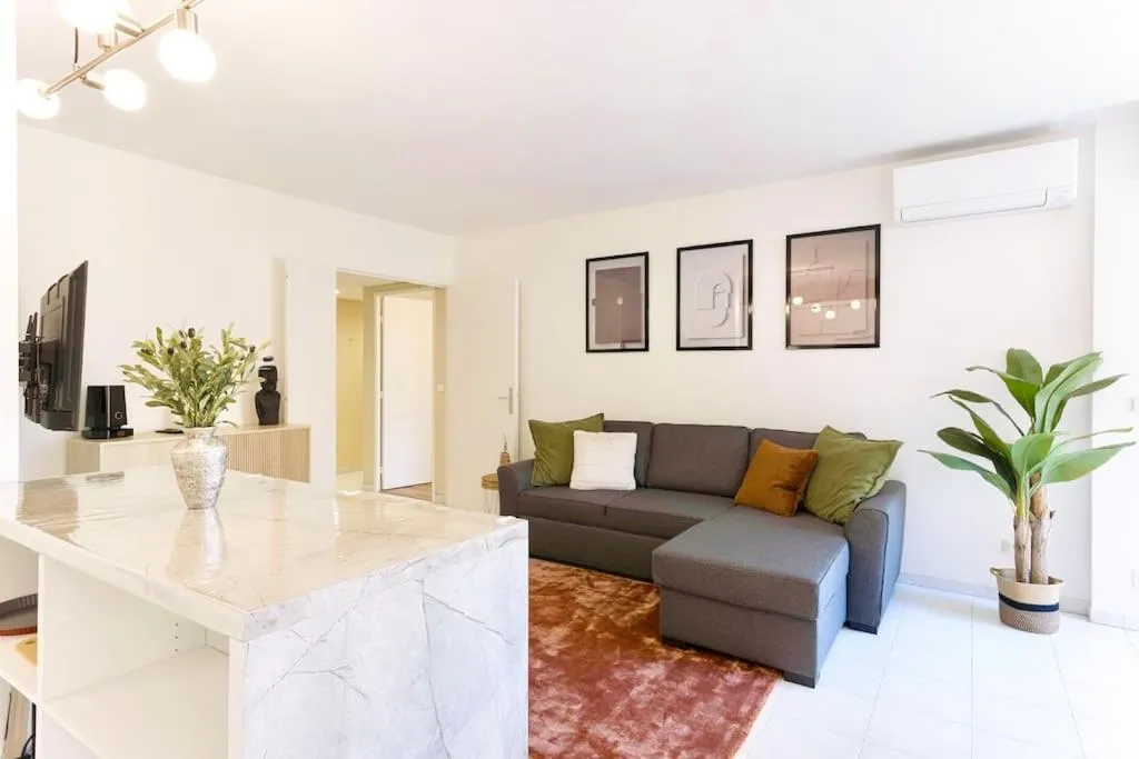 Image 4 of Le Calmette – Logement Confort Centre Cannes