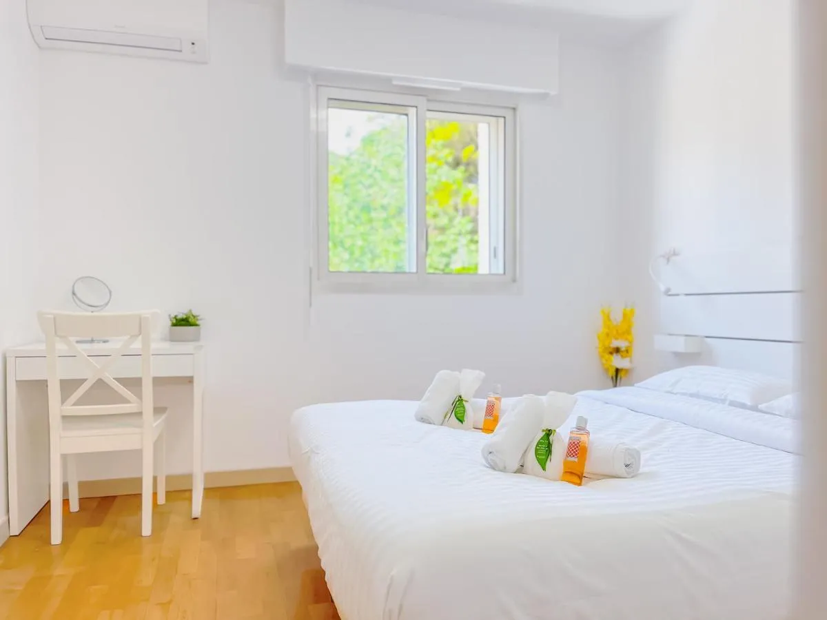 Image 1 of Le Cannes Mélodie – Terrasse