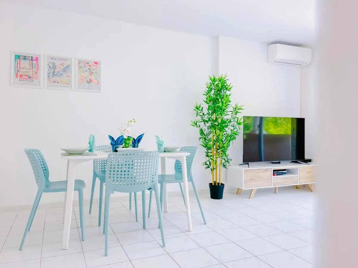 Image 4 of Le Cannes Mélodie – Terrasse