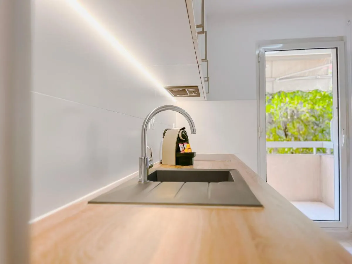 Image 2 of Le Cannes Mélodie – Terrasse