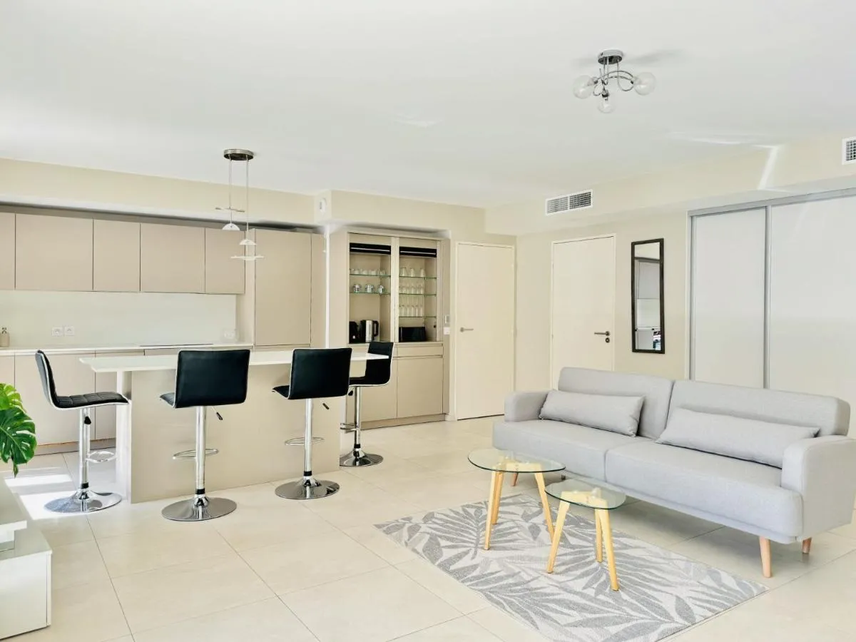 Image 3 of Le Carré Croisette – Duplex terrasse Centre Cannes