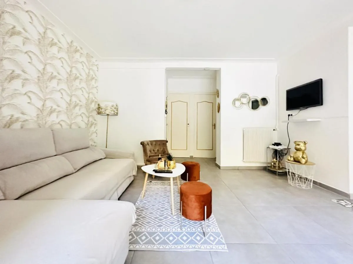 Image 4 of Le Cirodde – Grande terrasse – Centre Cannes -Clim