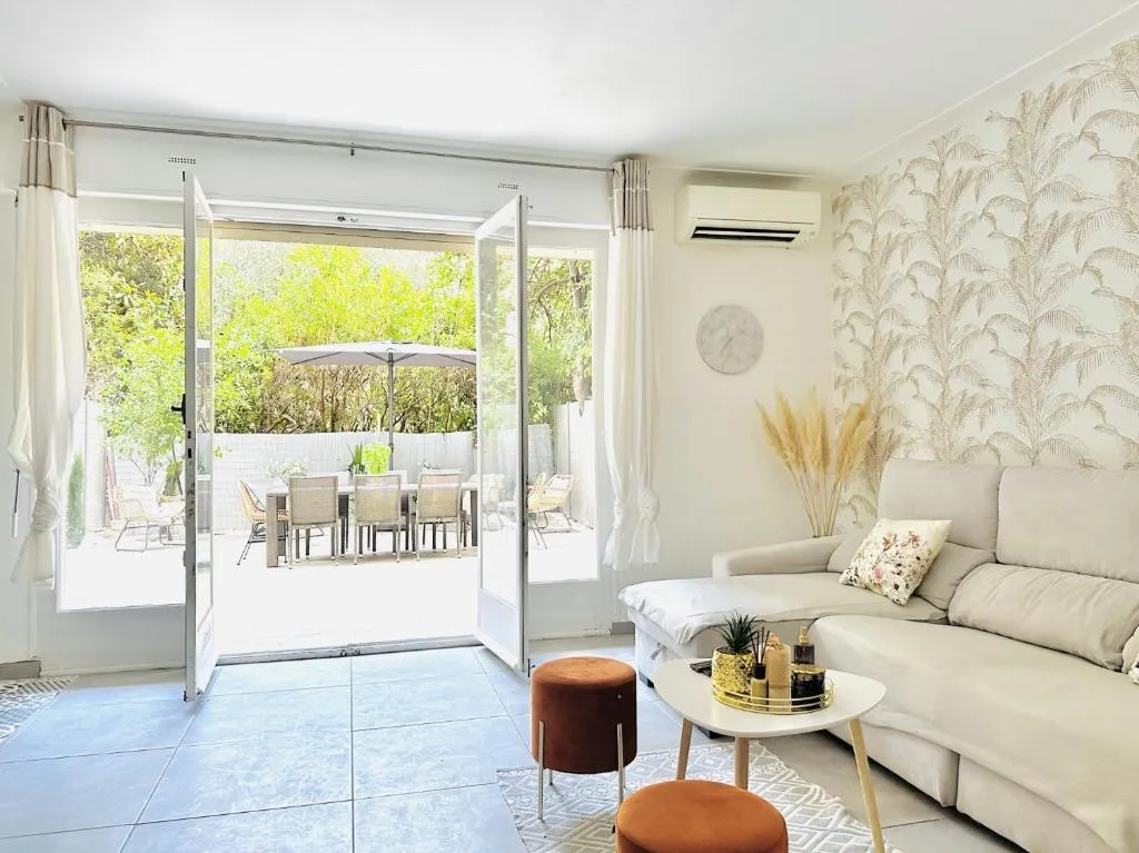 Image of Le Cirodde – Grande terrasse – Centre Cannes -Clim