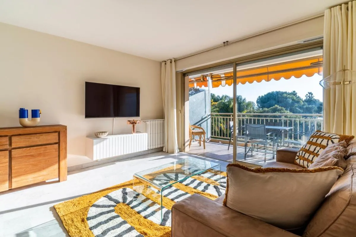 Image 4 of Le Mistral – Appt avec deux balcons à Cannes