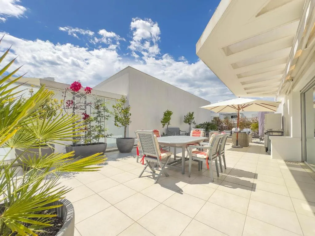 Image of Le Rooftop by Winsome Destination