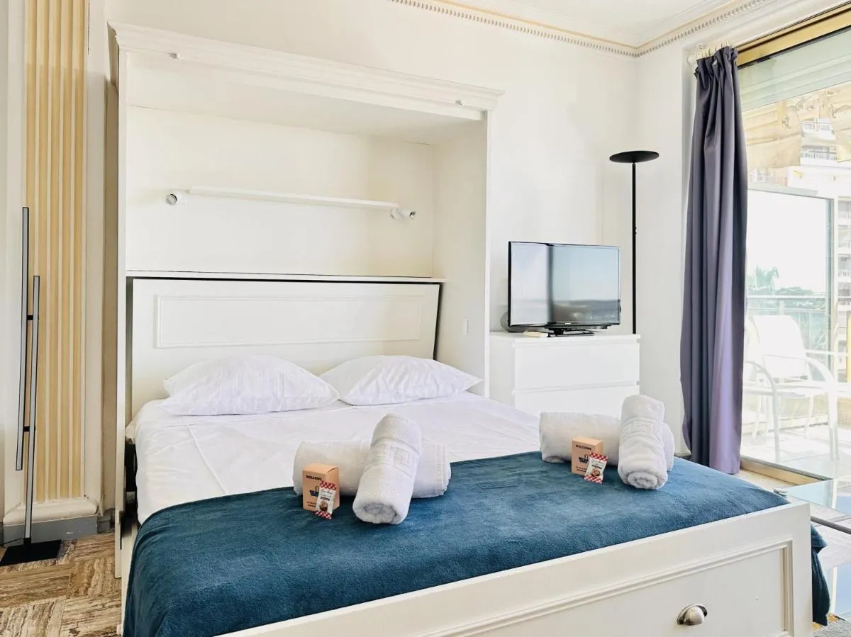 Image 6 of Le Splendide – studio croisette – vue mer