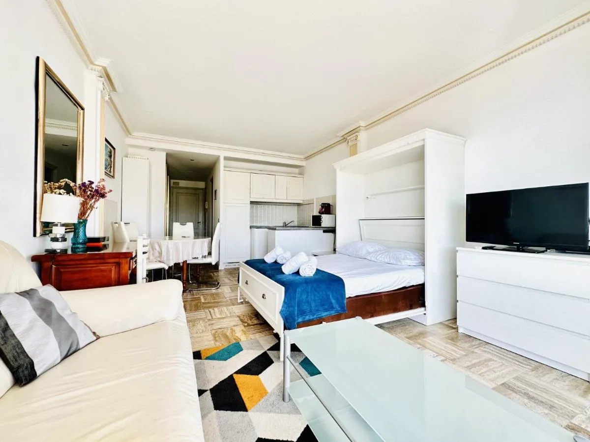 Image 4 of Le Splendide – studio croisette – vue mer