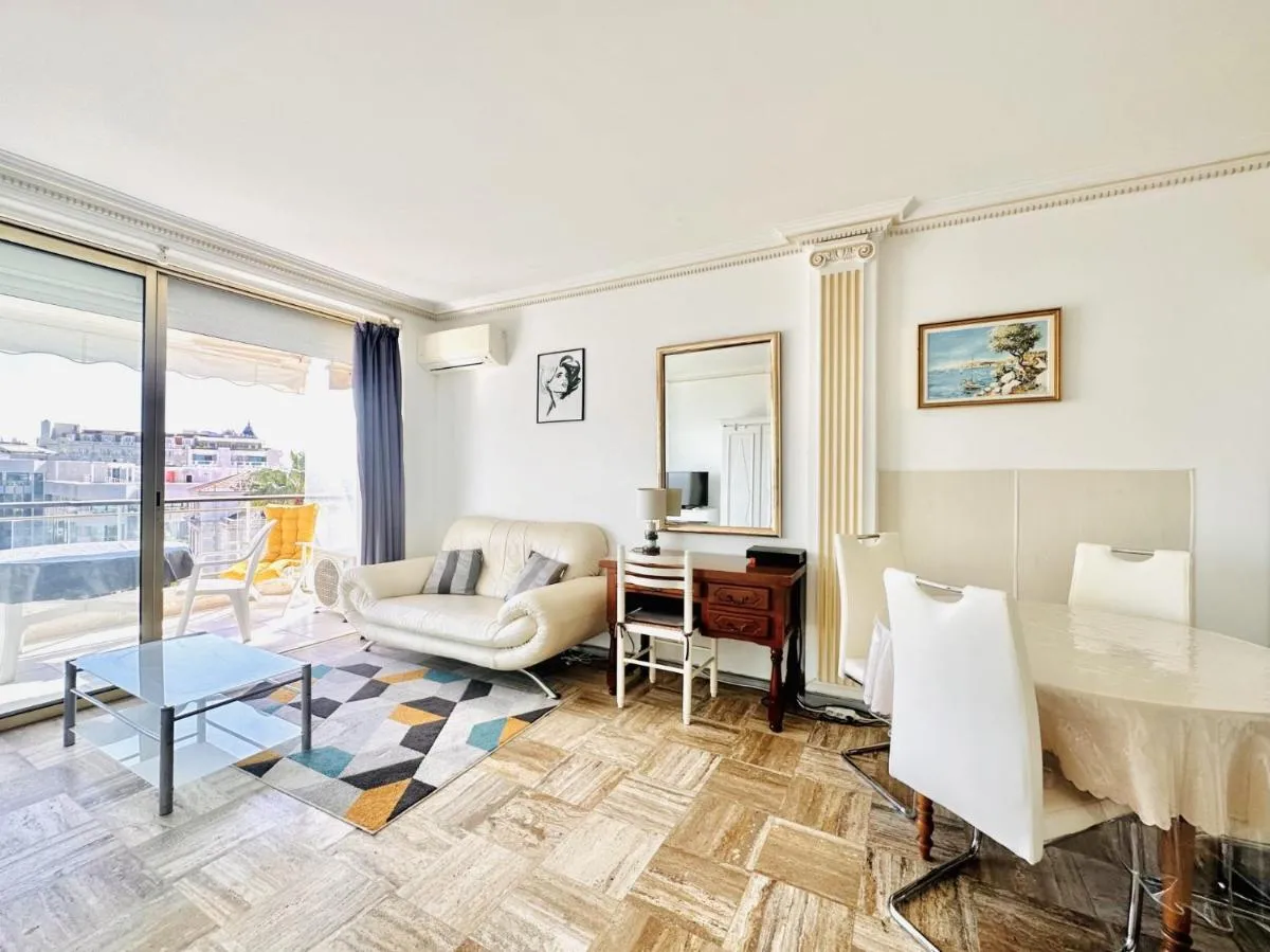 Image 3 of Le Splendide – studio croisette – vue mer