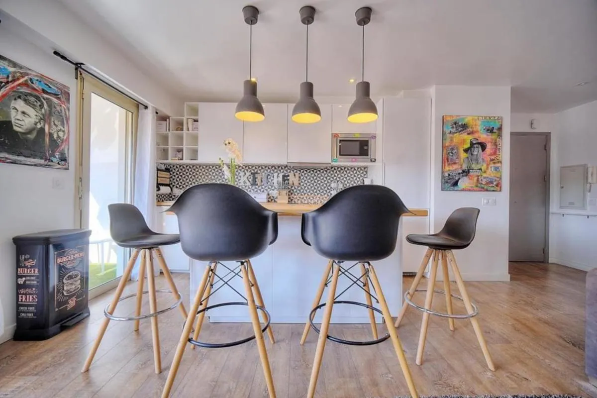 Image 1 of Le Verdi – 1 bedroom with AC and parking in city center