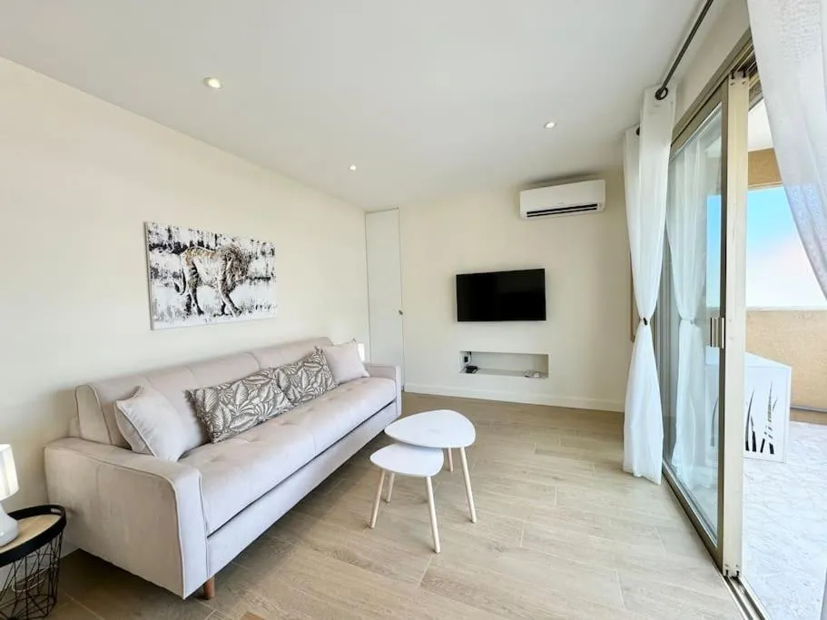 Image 4 of Le studio Palm Beach, Clim ,Parking, Neuf